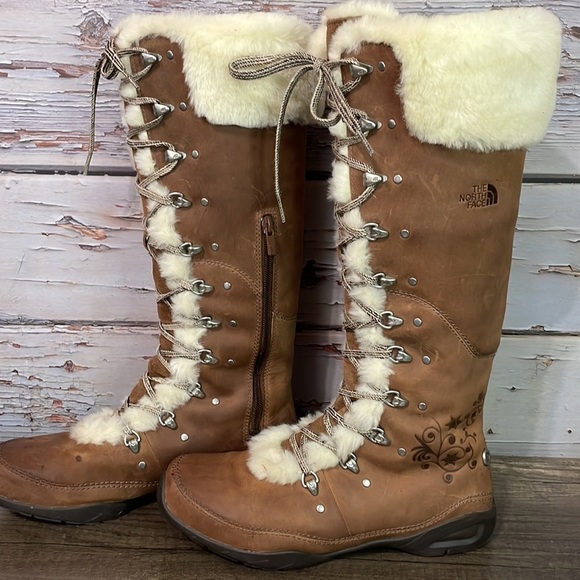 The North Face tall winter boots.​​ - Picture 5 of 12
